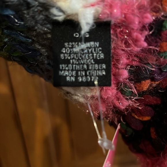 NWT Betsy Johnson soft knit scarf - Picture 5 of 5